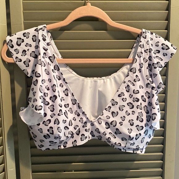 Other - Leopard print swim top